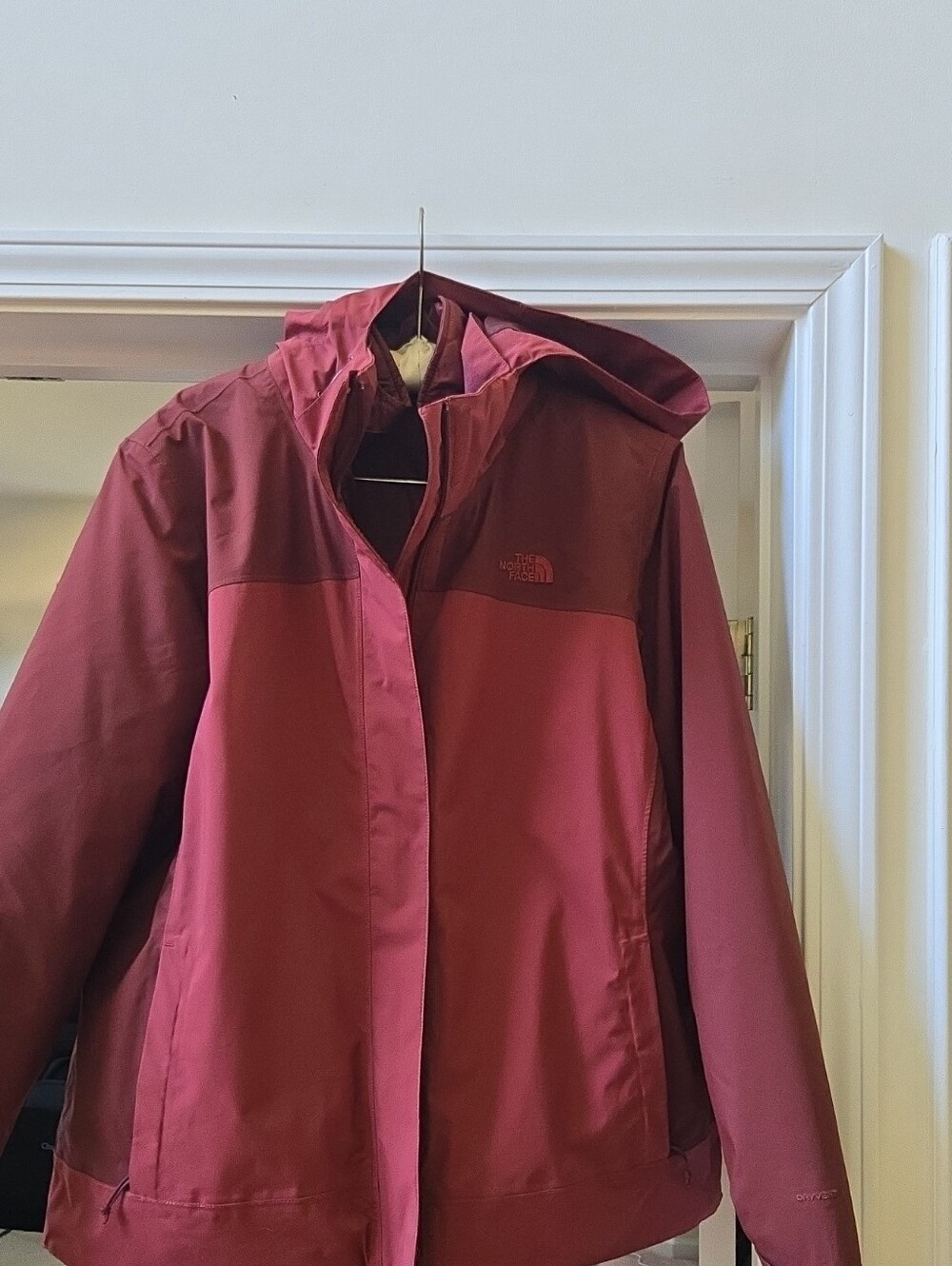 . The North Face Women's Two-Tone Burgundy Hooded Ski Jacket. Removable Inner